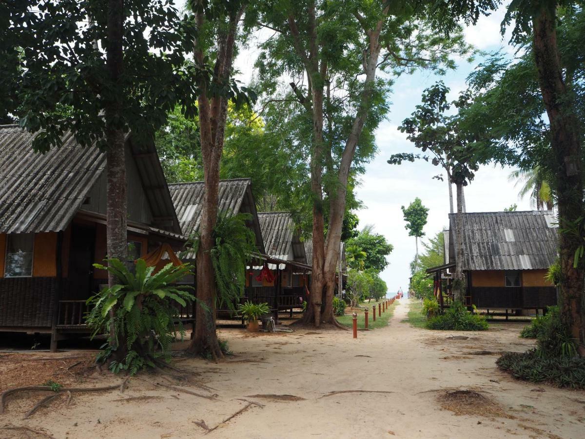 Bluesky Beach Bungalows Ko Lanta Eksteriør billede
