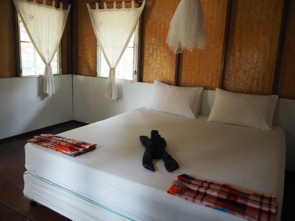 Bluesky Beach Bungalows Ko Lanta Eksteriør billede