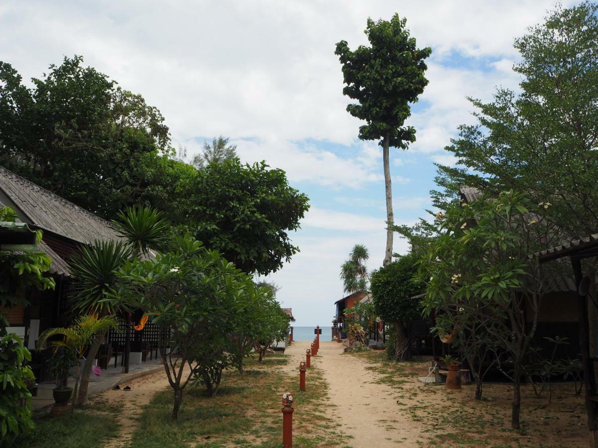 Bluesky Beach Bungalows Ko Lanta Eksteriør billede