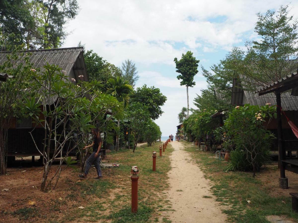 Bluesky Beach Bungalows Ko Lanta Eksteriør billede